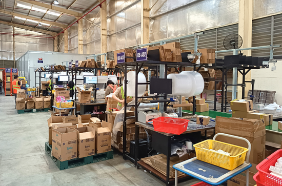 Xử lý đơn hàng bởi Shopee là gì? Lợi ích, chính sách mới nhất 2025 nh-fulfillment-giup-seller-xu-ly-don-hang-da-kenh
