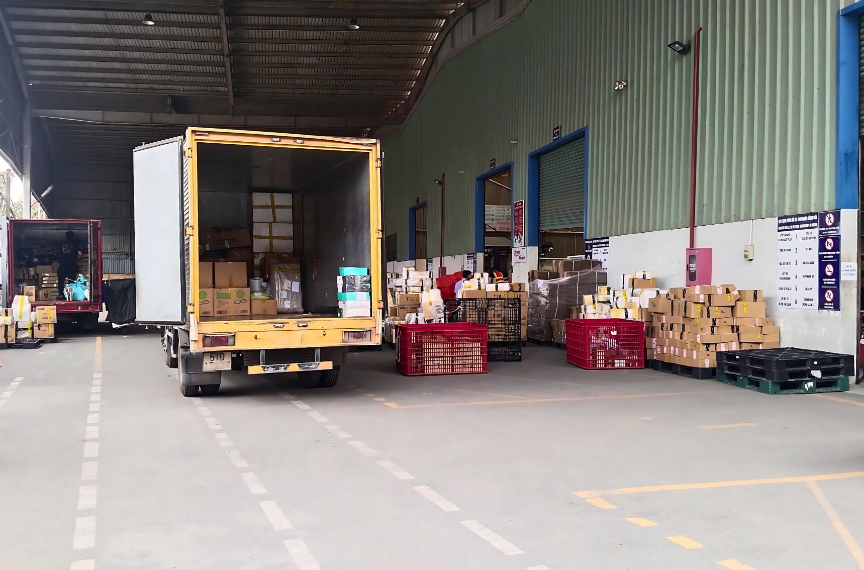 NH-Fulfillment-Dối-tác-cung-cấp-dịch-vụ-dóng-gói-hàng-hoá-tại-TPHCM-uy-tín
