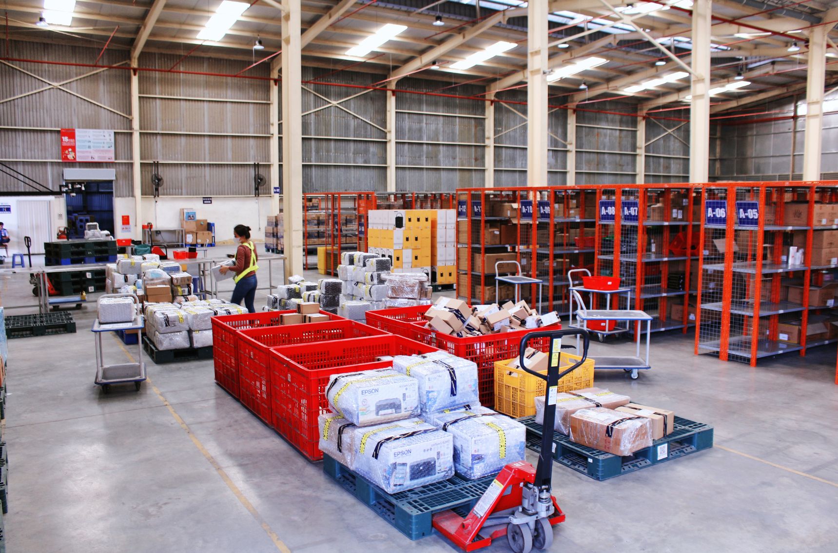 Seller nên tự vận hành hay sử dụng dịch vụ Fulfillment? 