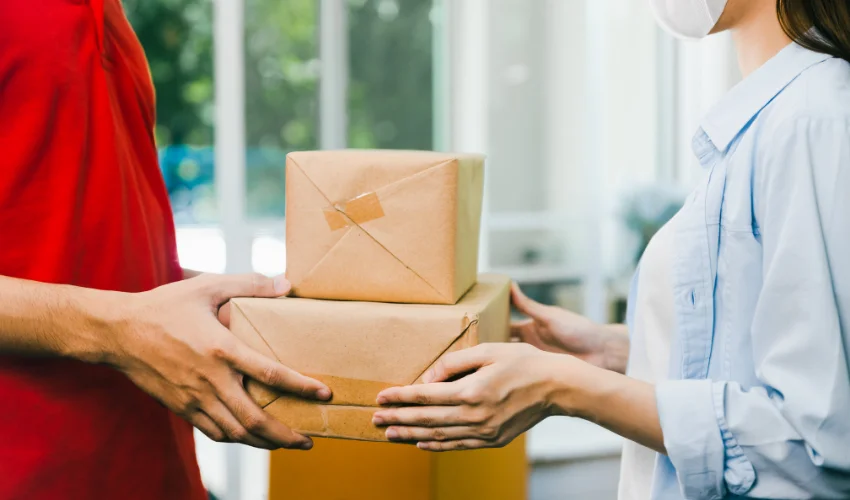Vận chuyển đơn hàng tới tay người dùng chính xác, đúng thời gian