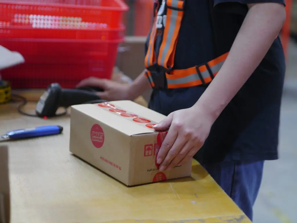 4 câu hỏi để giảm tỷ lệ hoàn hàng cho doanh nghiệp TMĐT? lam-sao-de-cai-thien-quy-trinh-kiem-tra-chat-luong-san-pham-truoc-khi-giao-hang