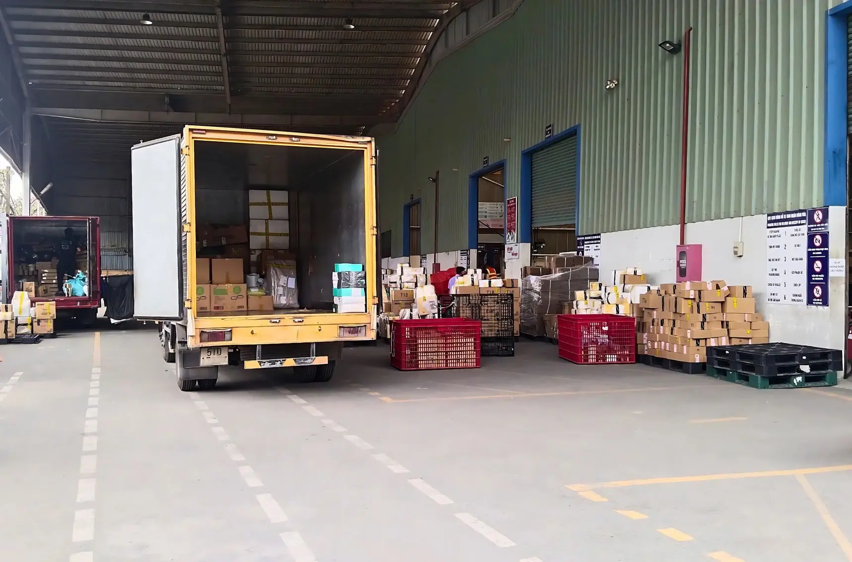 NH-Fulfillment-Dối-tác-cung-cấp-dịch-vụ-dóng-gói-hàng-hoá-tại-TPHCM-uy-tín